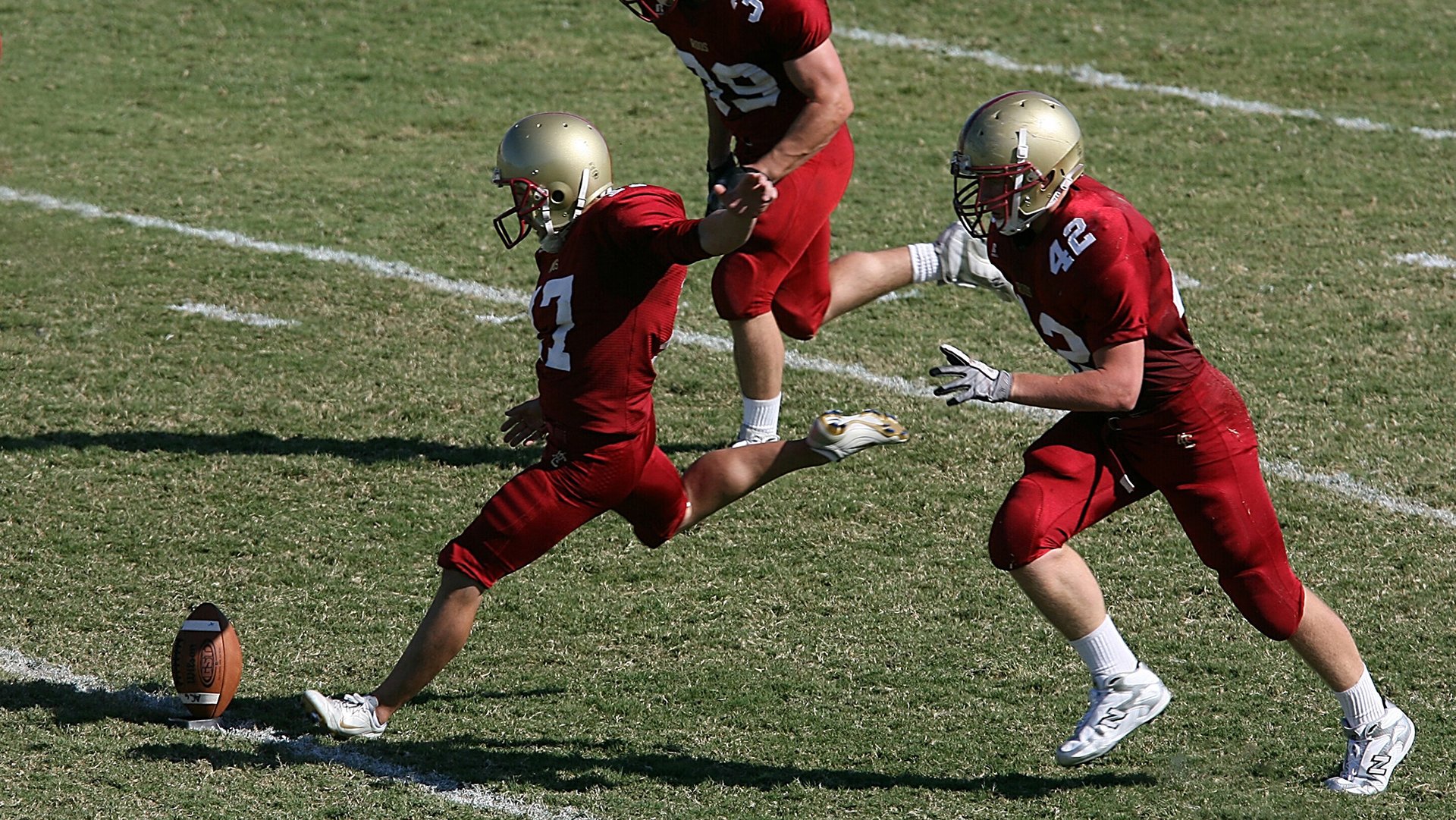 开云体育平台-Messaoudi 擅长进攻与防守，身高 215cm 驱动队伍节奏，messi球员